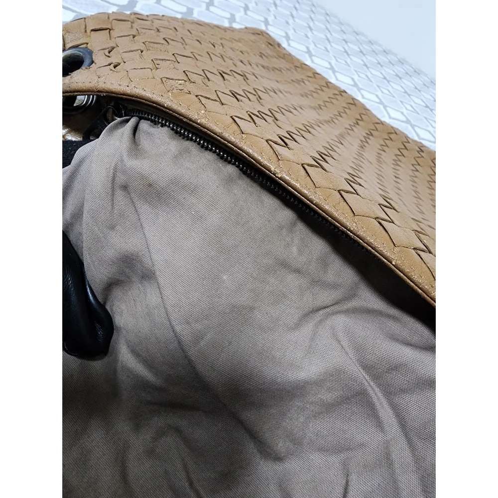 Bottega Veneta Intrecciato Messenger Bag Beige